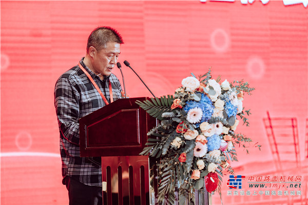 沥青专委会副理事长,北京路新沥青混凝土有限公司经理副理事长杨立东
