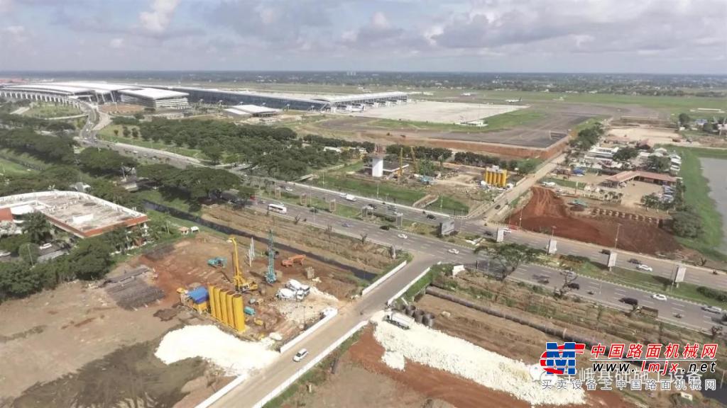宝峨FDC挤土桩工法应用20万平米雅加达机场地质改良工程，3台20多年“高龄” BG 14钻机仍高效运行