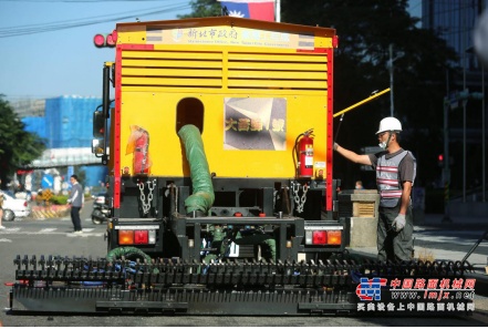 台灣新北市路平利器英達“修路王”，將赴高雄示範