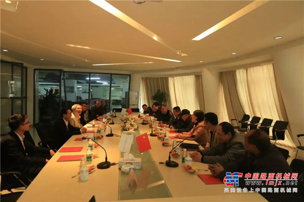 福建省砂石协会专家组一行莅临南方路机参观考察