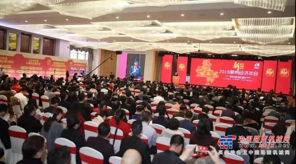 晋工叉装机荣获“2018泉州智能制造十大装备”