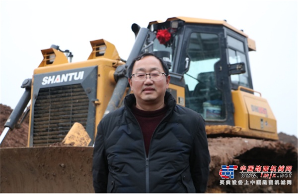 抱团打天下！他们携40多台山推推土机纵横溧水
