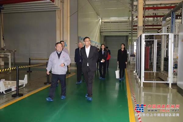 新加坡国际企业发展局中国司副司长郑光裕一行来华菱星马参观考察