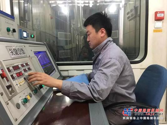 爱岗敬业之美——记华菱公司先进个人王昊