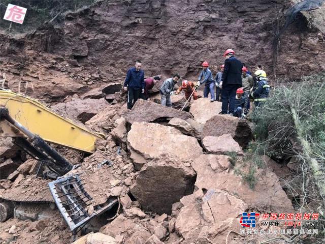 四川遂宁砖厂施工导致塌方，挖掘机驾驶员被埋不幸身亡
