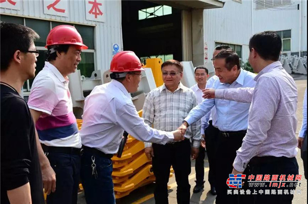 马来西亚拿督（马来西亚晋江社团联合会会长）黄东海一行莅临晋工机械参观考察