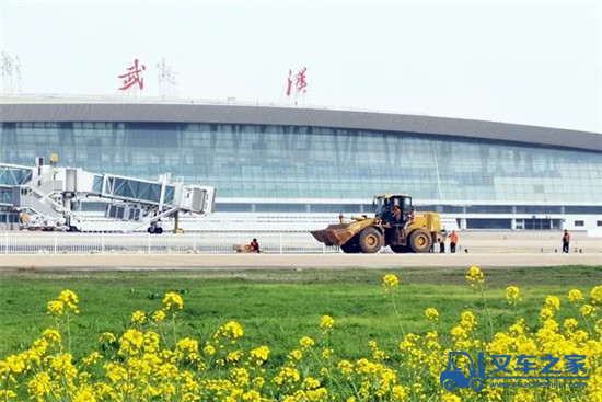 亚龙筑机两套4000型设备应用武汉天河机场跑道盖被工程，服务世界军人运动会