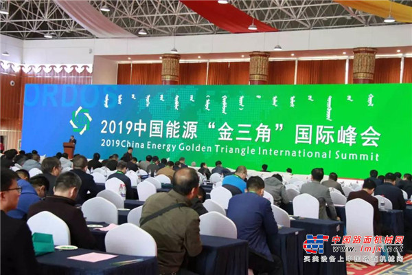 山推挖掘机华彩亮相鄂尔多斯煤博会