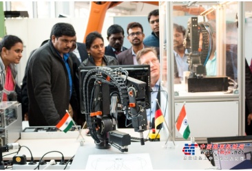 印度高等教育机构引进 80 个 igus 低成本机器人 德国-印度知识转移：易于操作的机械臂用于执行简单的自动化任务