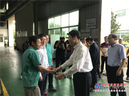 泉州市委书记康涛、市长王永礼一行到晋工机械慰问调研 