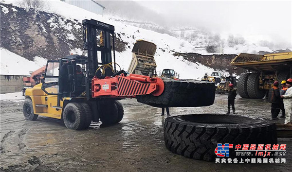 极限工况 强悍设备 | 柳工16T大型叉车强势进驻高加索山脉