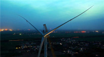 再创世界纪录！徐工XCA1600成功完成全球最高140米陆上风电安装 