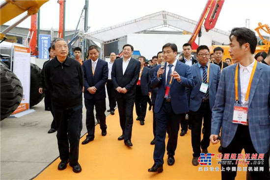 马凯视察2019长沙展览会山推展位