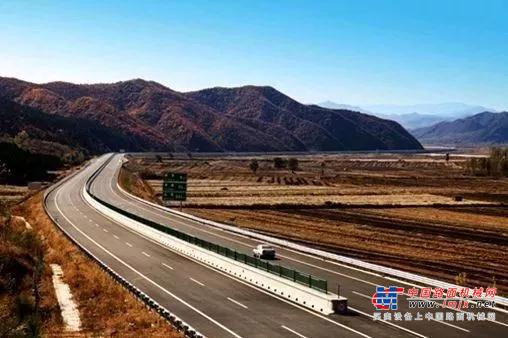 内蒙赤峰再迎西筑环保智能沥青搅拌设备
