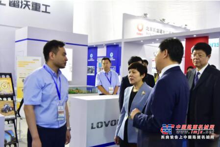 雷沃工程机械亮相上合组织国际投资贸易博览会