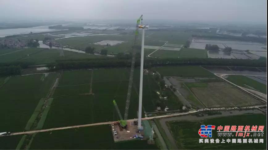 突破新纪录丨152米！中联重科ZCC9800W起重机创造风电吊装新高度！