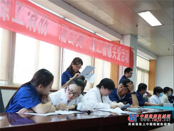 徐工消防为职工送清凉送健康