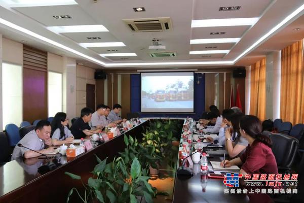 浦发银行总行副总经理薛博一行来公司业务洽谈