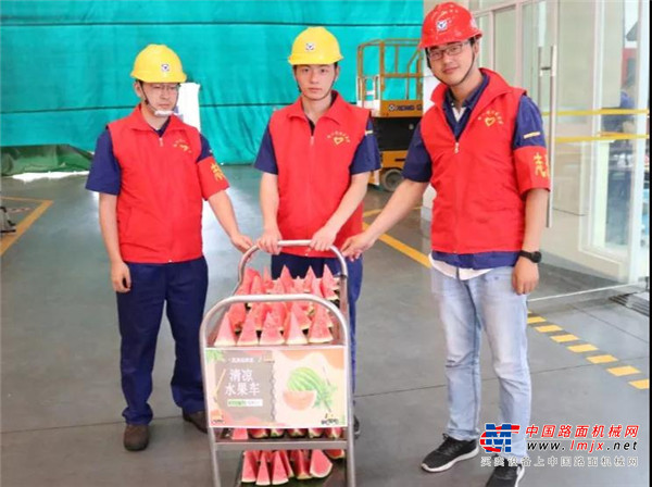 徐工：情系一线，关爱送清凉