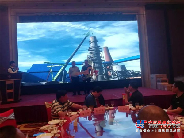 北京天顺长城超宽幅大厚度摊铺机助力浙江交工公路建设