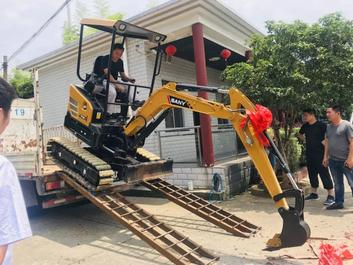 三一微挖百城交机：岳阳交机仪式圆满成功 发发女主播线下送福利