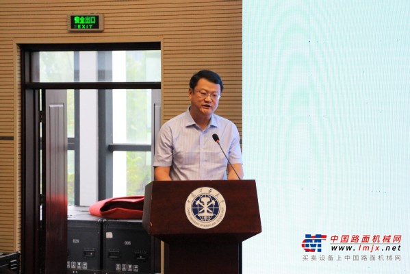 徐工电商受邀出席全国大学生电子商务“创新、创意及创业”大赛