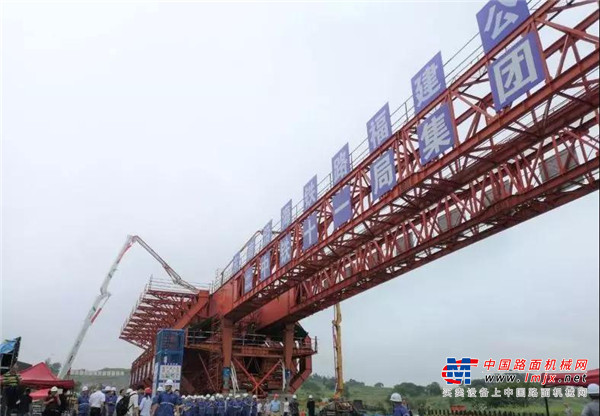 世界首例！徐工V7泵车助力湄洲湾跨海大桥建设