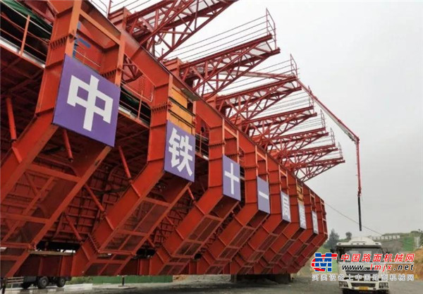 世界首例！徐工V7泵车助力湄洲湾跨海大桥建设