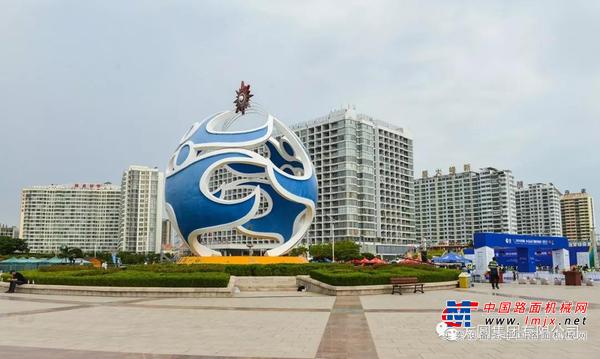 2019卡尔美·仙境海岸海阳马拉松圆满结束 方圆集团100余人参加了海岸休闲跑