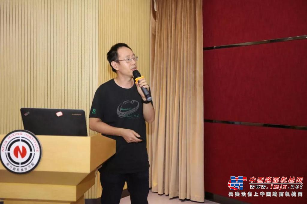 两岸混凝土技术交流访问团莅临南方路机考察交流