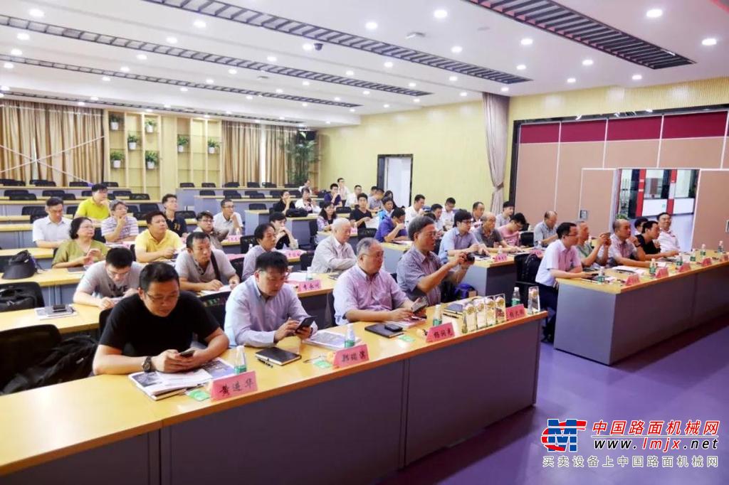 两岸混凝土技术交流访问团莅临南方路机考察交流