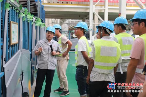 常州金坛渣土运输行业代表走进华菱星马参观交流