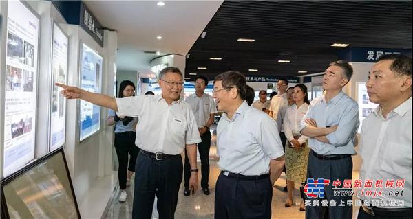 中央统战部徐乐江副部长一行莅临山河智能考察调研