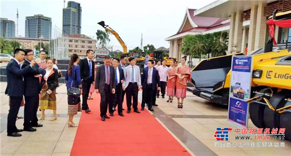 柳工助力老挝道路建设技术与发展研讨会圆满举行