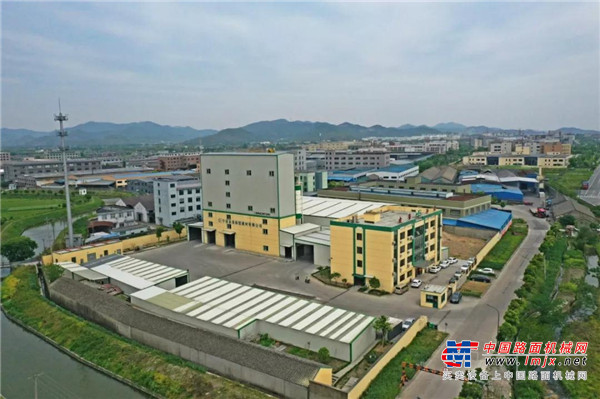 做好产品和服务 南方路机干混砂浆设备应用于宁波金泽新型建材