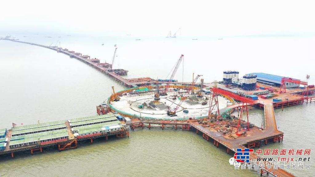 宝峨BC 40 / MC 96铣槽机交付中交二航局，正式投入深中通道锚碇连续墙施工