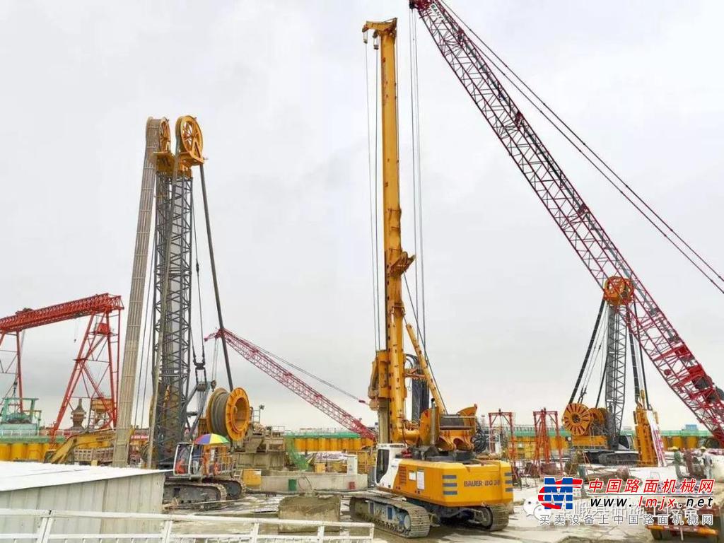 宝峨BC 40 / MC 96铣槽机交付中交二航局，正式投入深中通道锚碇连续墙施工