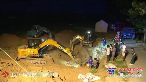 2歲男童掉入8米深枯井，4台挖掘機開挖順利救出