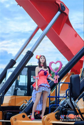 Cosplay女郎发现三一 演绎重型机械游戏人生（内附影像大赛周榜作品）