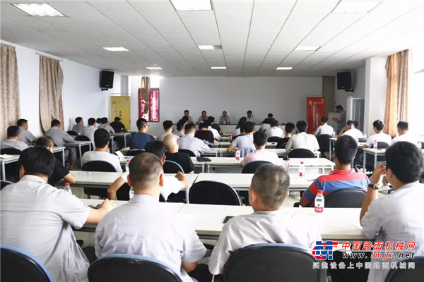 向国六时代迈进 华菱星马举办发动机后处理技术专项培训会