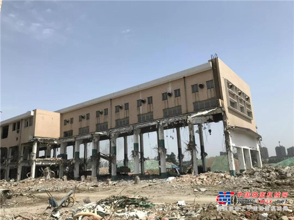 建筑垃圾资源化利器 南方路机移动破碎筛分设备应用于杭州