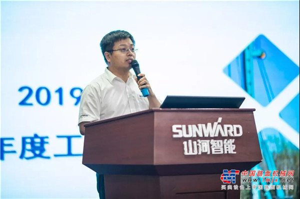确保实现跨越式增长，山河智能半年度经营工作会议隆重召开