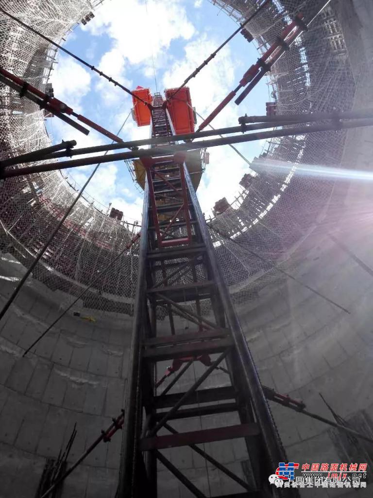 烟塔专用升降机再次服务东北电力烟塔工程