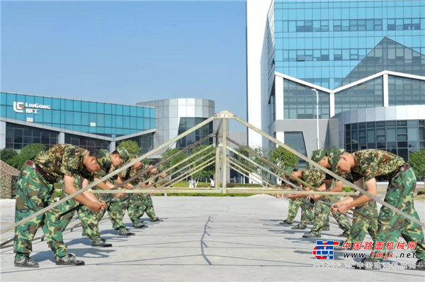 柳工举办“八一”建军节民兵军事技能大演练