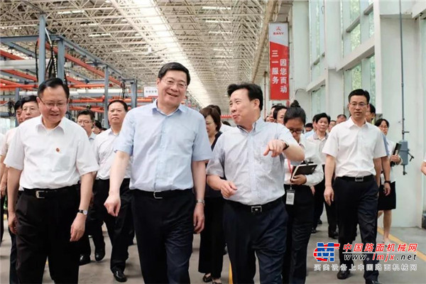 杜家毫、许达哲视察三一专汽，见证全球首台电动无人搅拌车下线