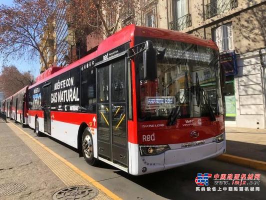 首辆搭载康明斯天然气发动机的金龙客车驶进圣地亚哥 推动智利公共交通模式新升级