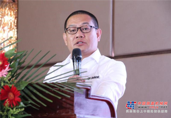 “内拆之王”亮相2019微挖大会  山猫诠释小型设备多功能解决方案