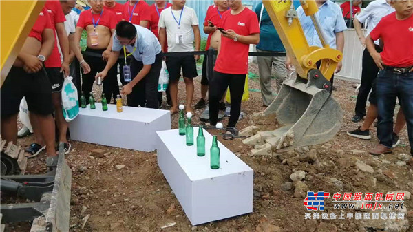 致富路上好帮手 临工微挖在2019微挖大会上备受关注