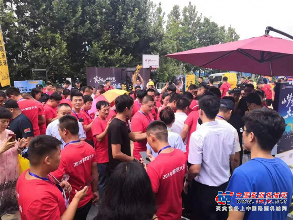 山东临工闪耀2019微挖大会！！彰显微挖产品独特魅力