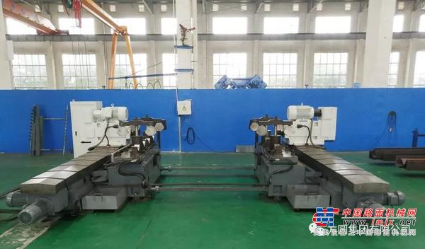 BZ-U1551A型卧式双面铣床在专用车辆设备厂投入使用